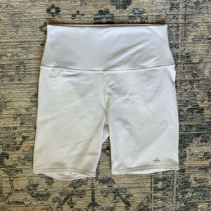 Alo Yoga 7” High-Waist Biker Short - Size M